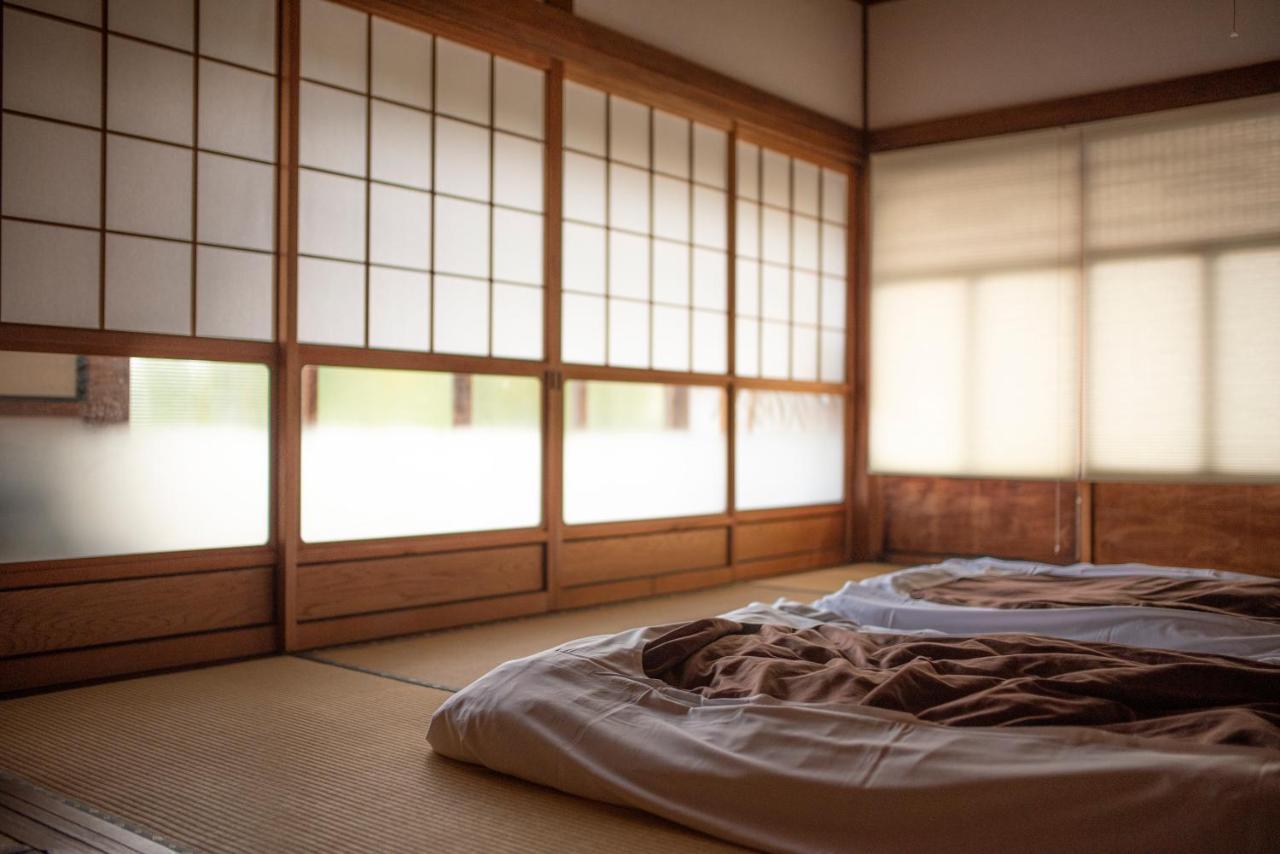 猫と図書館のある宿 草地家 Kusachike Minamiawaji Extérieur photo